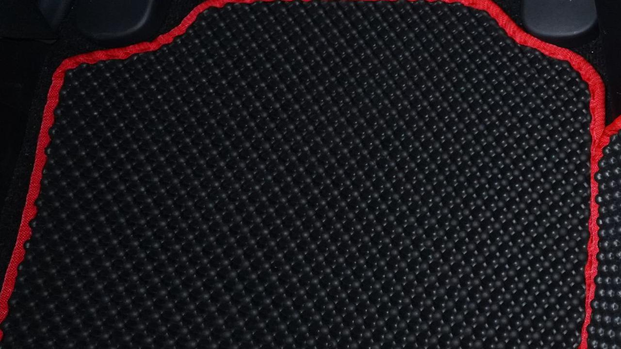 Karpet Nylon dan mie adalah dua barang yang berbeda