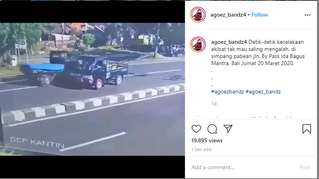 Karena tak mau mengalah, dua mobil pikap megalami kecelakaan di Simpang Pabean, Bali. Terekam kamera Closed-circuit television (CCTV), kejadian tersebut dibagikan akun Instagram @agoez_bandz4.