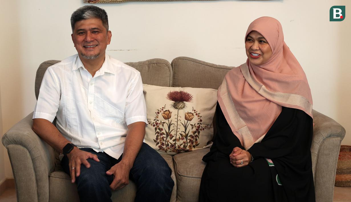 Kapten Rama mengawali kariernya sebagai pilot di Garuda Indonesia tahun 1995 setelah lulus dari sekolah penerbangan Curug pada Desember 1994. Ia kemudian diambil oleh Swiss Air selama dua tahun saat krisis moneter 1998. Pria 49 tahun itu kemudain kembali ke Garuda pada tahun 2000. (Bola.com/Hendry Wibowo)