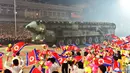Rudal balistik antarbenua Hwasong-18 dipamerkan pada parade militer untuk memperingati 70 tahun gencatan senjata yang menghentikan pertempuran dalam Perang Korea 1950-53 di Lapangan Kim Il Sung, Pyongyang, Korea Utara, 27 Juli 2023. (Korean Central News Agency/Korea News Service via AP)