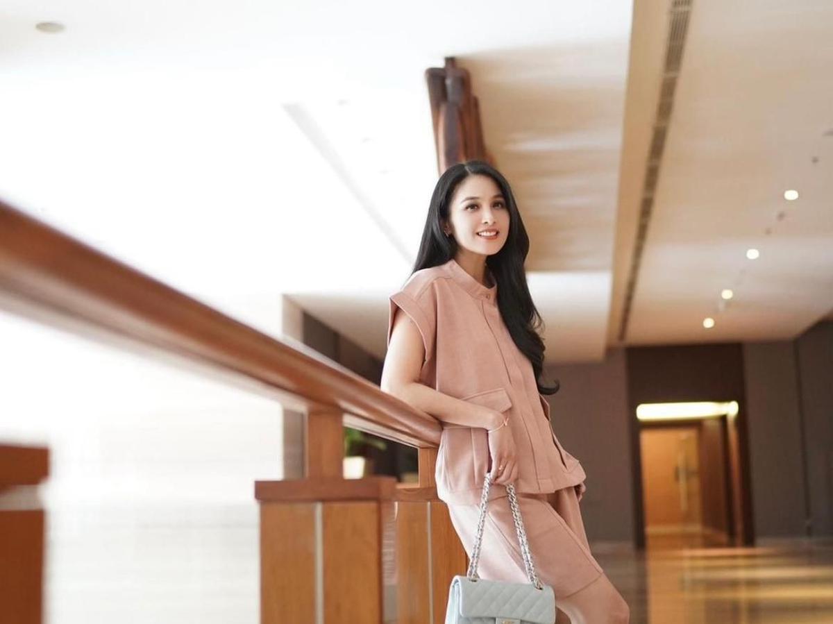 Rumah mewah Sandra Dewi tersebut dilengkapi dengan fasilitas yang sangat lengkap dan desain yang elegan layaknya sebuah hotel.&nbsp;