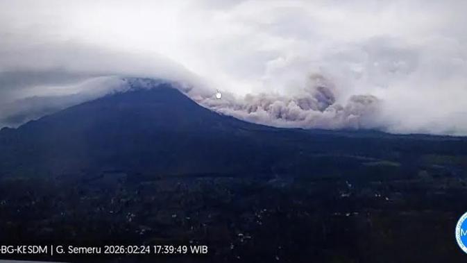 Potret Gunung Semeru saat Erupsi Hebat Selasa Petang, Kolom Abu Capai 3000 Meter