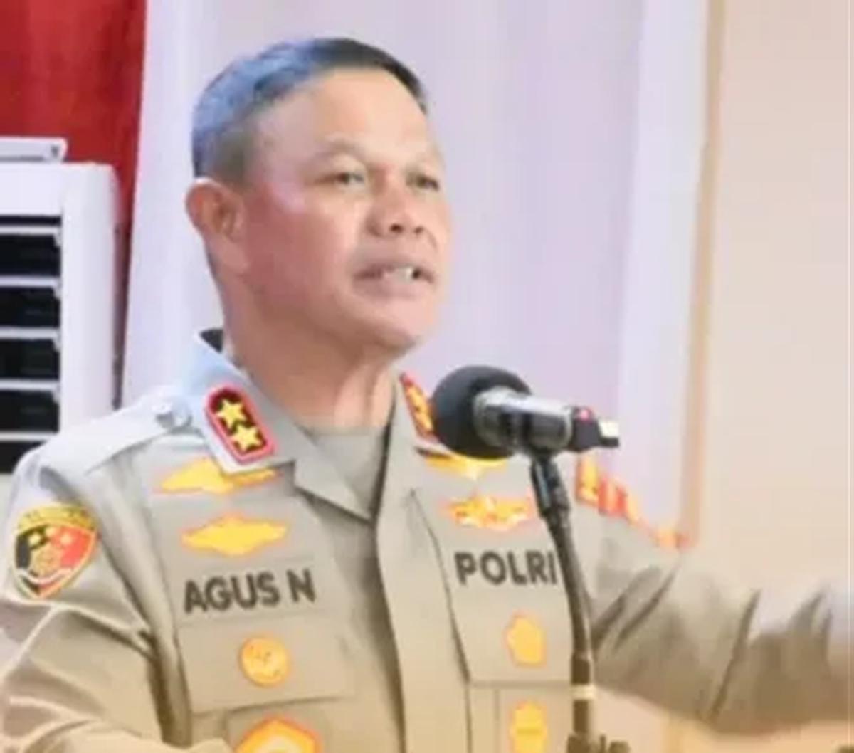 "Jangan pernah ada yang berpikir untuk menyakiti masyarakat. Dengan kita mau jalin hubungan yang baik dengan masyarakat, insya Allah seberat apapun tugas kita akan menjadi ringan," tutupnya. <br>