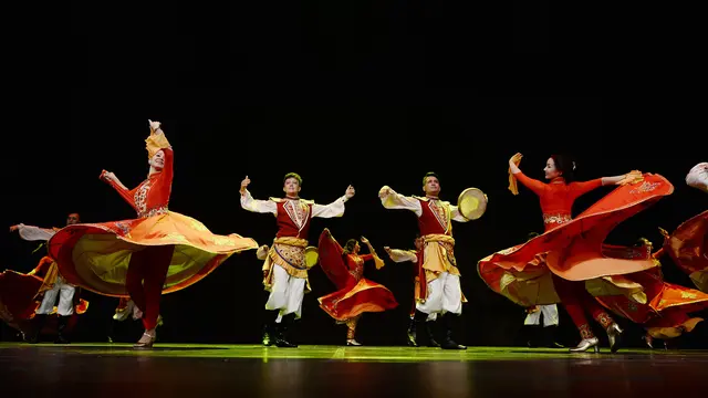 Kelompok seni Muslim Xinjiang meriahkan Festival Hijriah untuk memperingati Tahun Baru Islam 1445 H. (Istimewa)