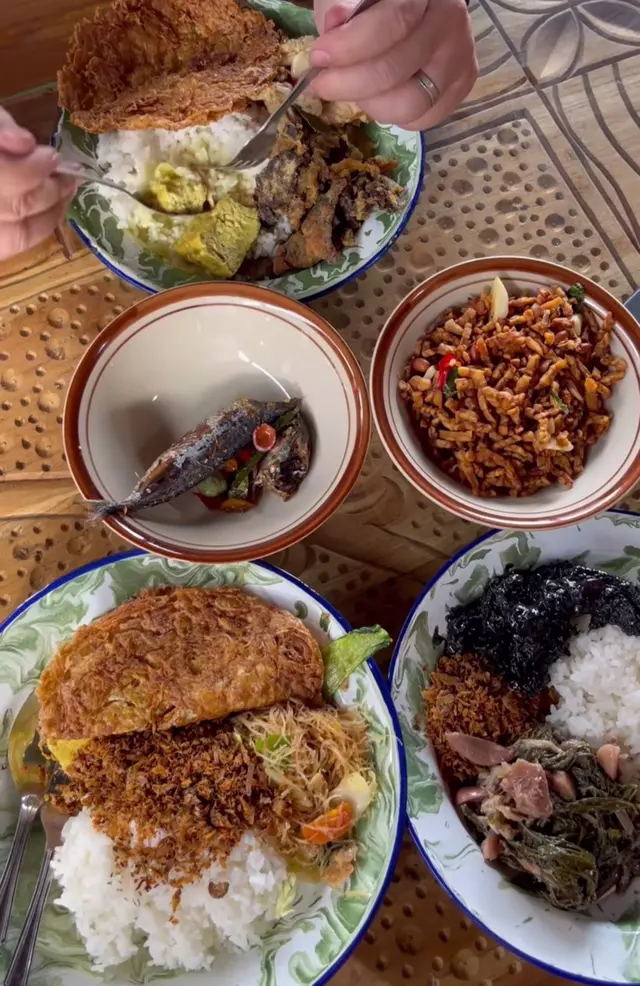 7 Potret warung makan Songoseng yang sempat jadi andalan pemasukan Nunung, kini sepi pembeli