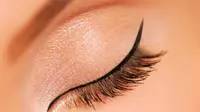 Tips Gunakan Eyeliner Berwarna untuk Kulit Sawo Matang