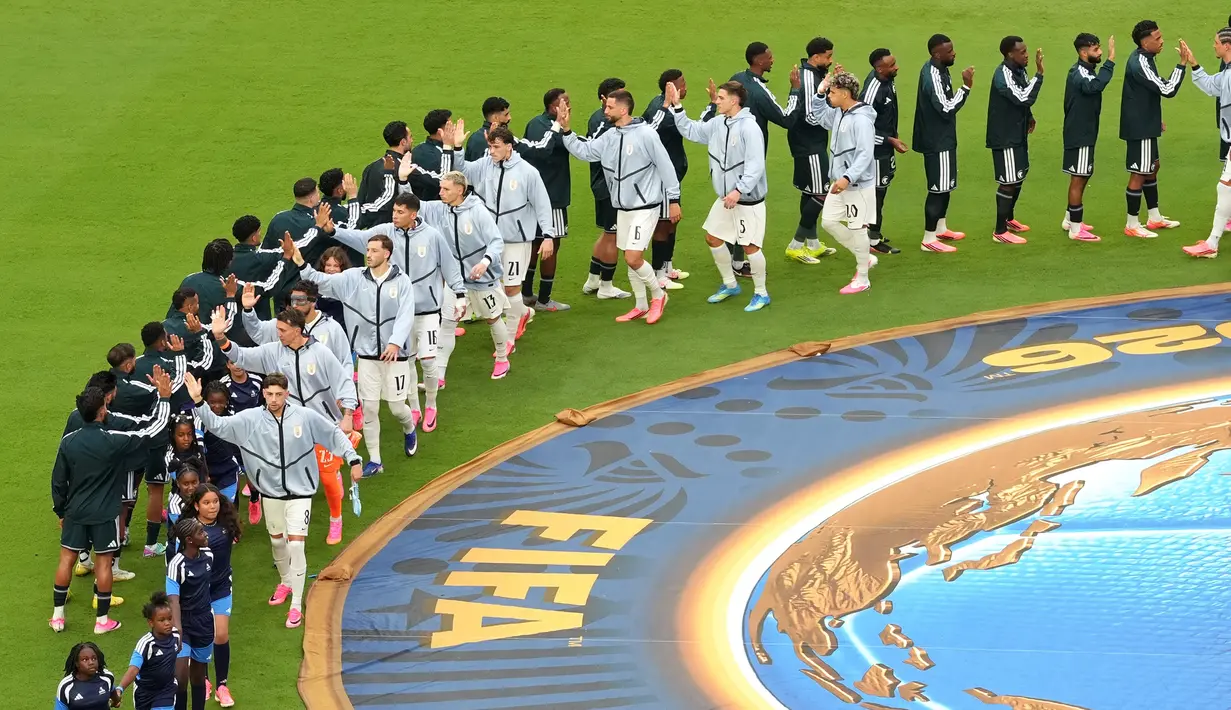 Dalam pertandingan tersebut Arab Saudi harus puas berbagi poin dengan Uruguay setelah imbang dengan skor 1-1. (AP Photo/Marta Lavandier)