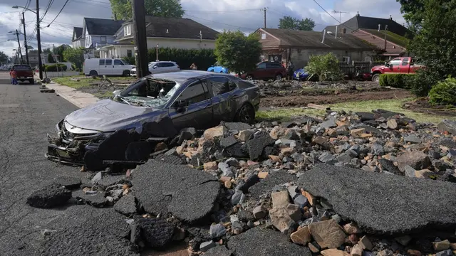 Dampak banjir di North Plainfield, New Jersey, AS, 14 Juli 2025. (AP)