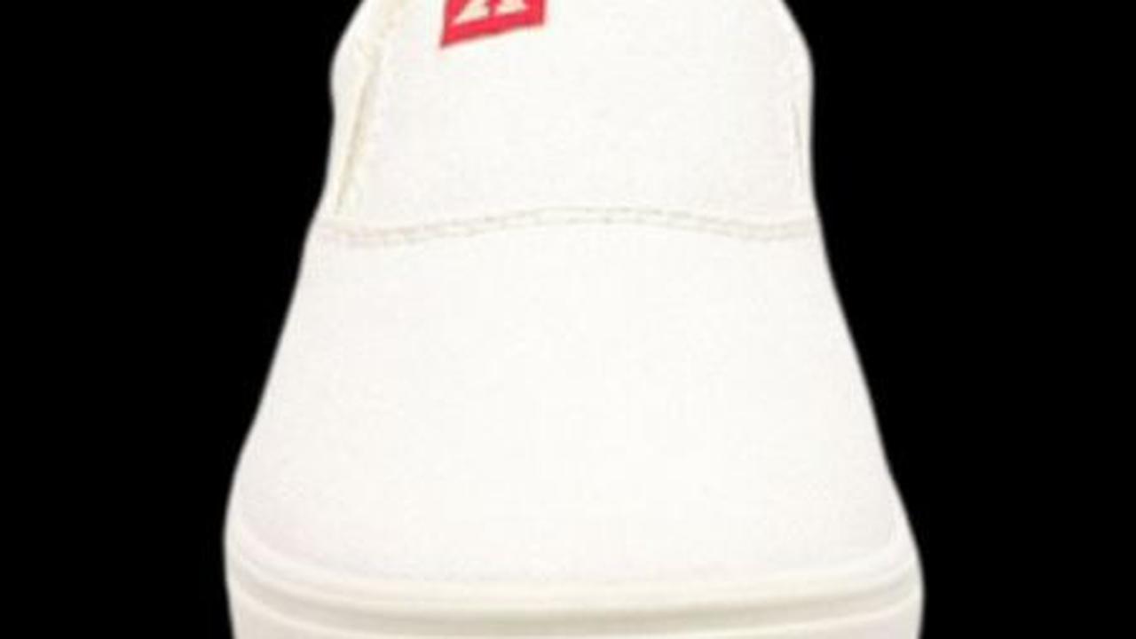 <b>Gaya Casual dengan Slip On dari Aerostreet</b>