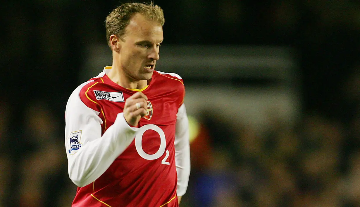 <p>2. Dennis Bergkamp - Pria asal Belanda ini adalah seorang maestro sepak bola sekaligus legenda bagi tim London Utara, Arsenal. Total 11 musim Bergkamp habiskan masa di Arsenal dengan catatan 87 gol dari 315 penampilan. (AFP/Jim Watson)</p>