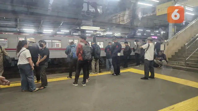 Perjalanan KRL Terhenti Imbas Gempa Bekasi, Petugas KAI Commuter Cek Jalur Kereta