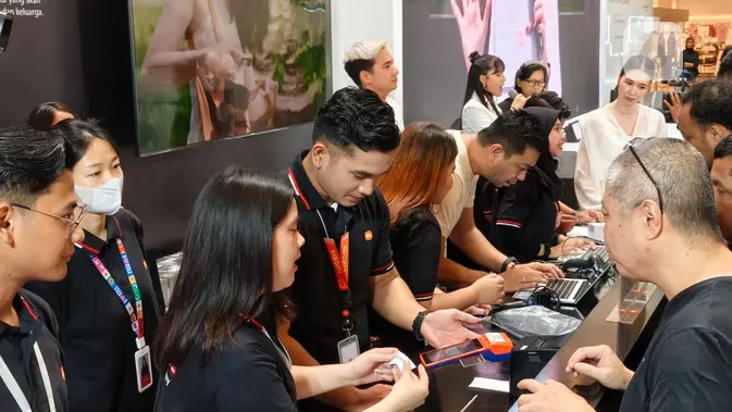 <p>Penjualan perdana Xiaomi 15 Series yang diadakan di Mal Gandaria City, Jakarta. (Liputan6.com/Agustinus M. Damar)</p>