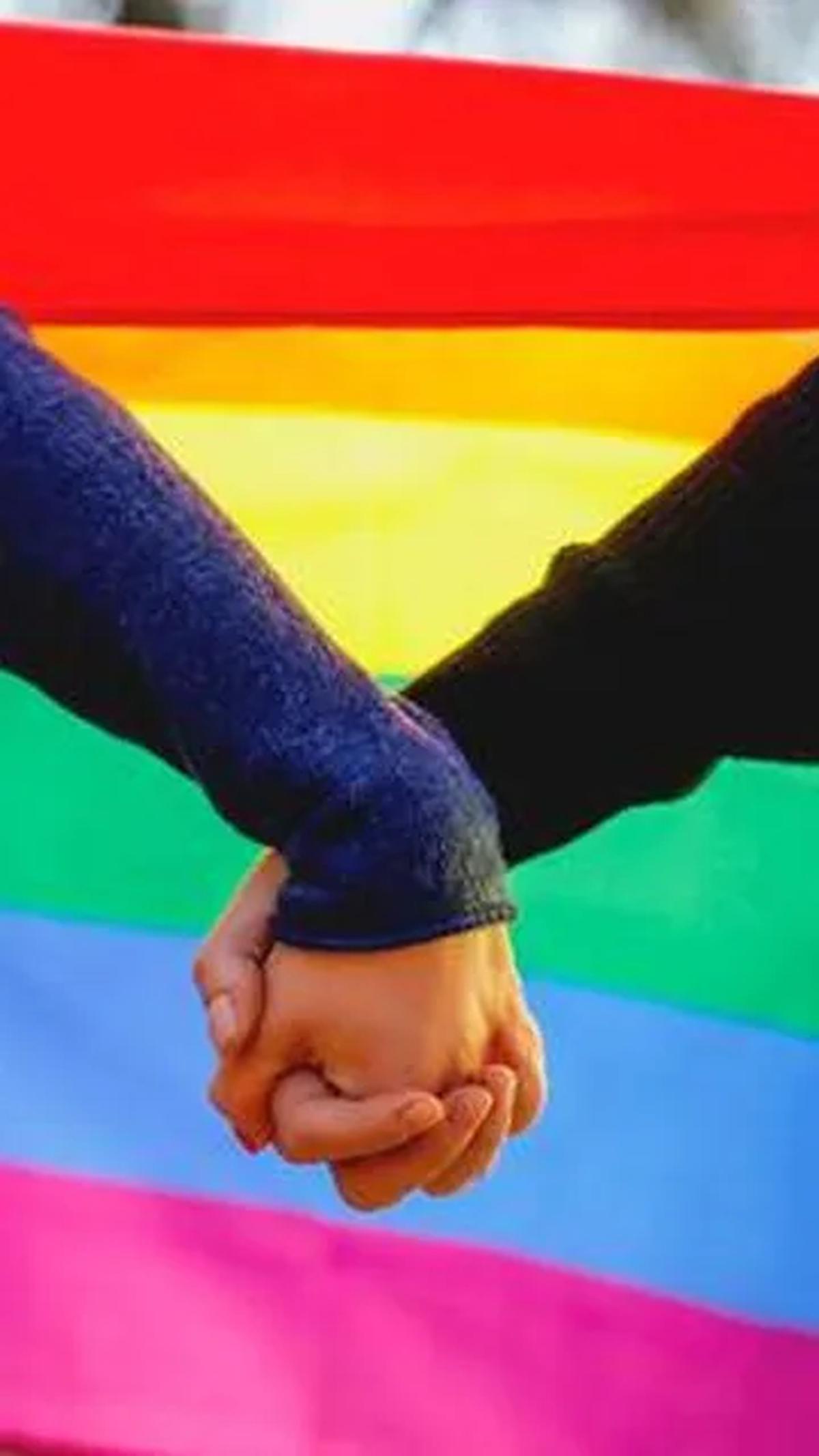 Keputusan ini menyusul pemberlakuan atas Undang-Undang Anti-LGBTQ yang kontroversial di negara itu.