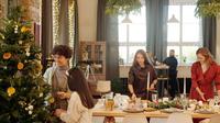 Ilustrasi Merayakan Natal Bersama Keluarga (Photo by Nicole Michalou from Pexels)