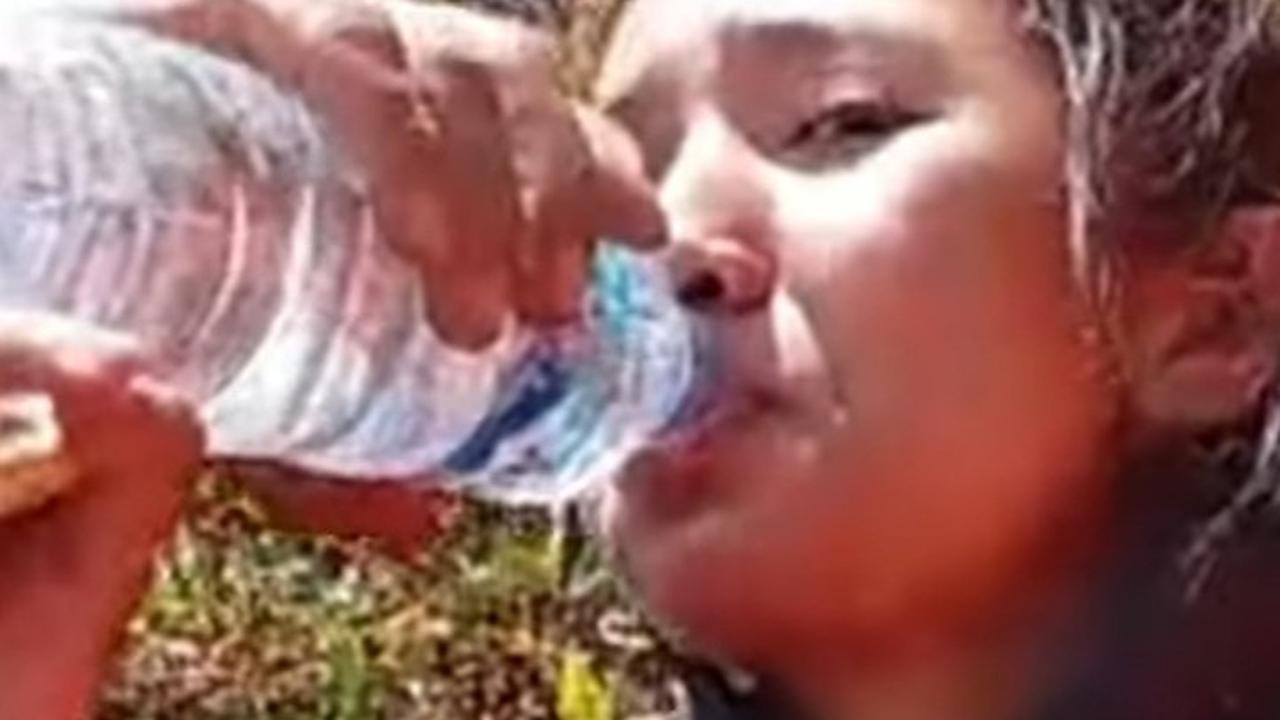 Proses evakuasi siswi SMK yang tersesat di Gunung Slamet