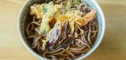 Soba merupakan mi khas Jepang yang dibuat dari tepung buckwheat atau gandum kuda. [Dok/freepik.com/jannoon028]