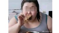 Streamer mukbang berusia 24 tahun meninggal dunia karena makan berlebihan saat live streaming. (sumber: odditycentral)