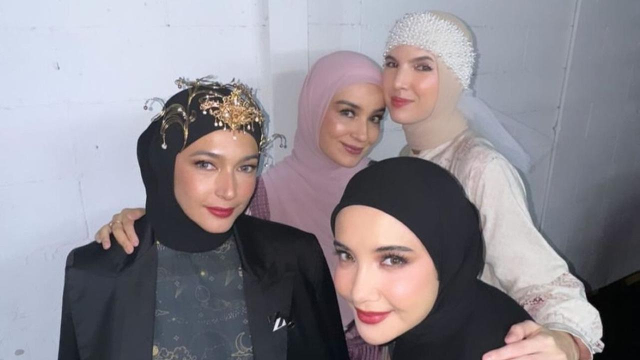 Bersama Zaskia Sungkar, sang pemilik brand, serta Shireen Sungkar dan Mikaila Patritz, Nabila tak hanya menjadi model, tapi juga ikon kebersamaan di event spektakuler ini.<br>