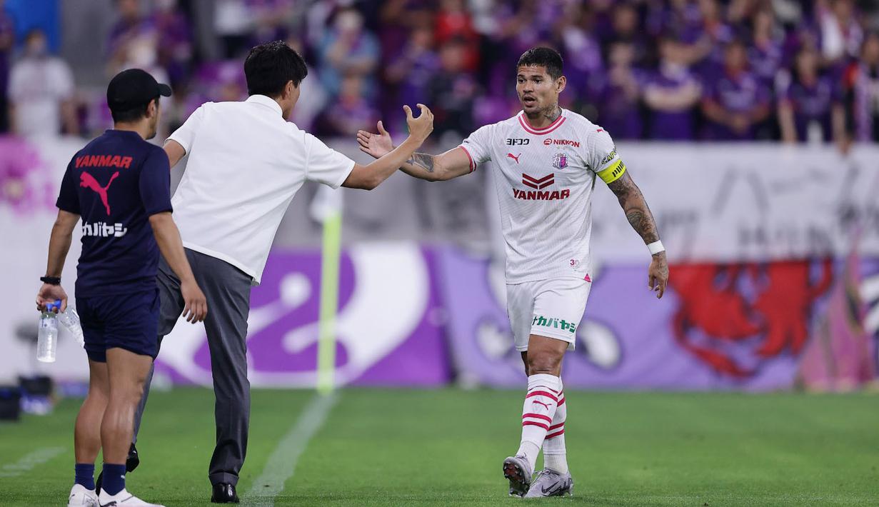 Setelah musim lalu hanya mencetak 12 gol sepanjang musim, musim ini Léo Ceará tampil luar biasa
tajam untuk Tim Sakura. Persebaran golnya juga merata, ia mencetak 8 gol dengan kaki kanan, dua gol dengan kaki kiri, dan empat gol dengan sundulan kepala. (Dok. J League)