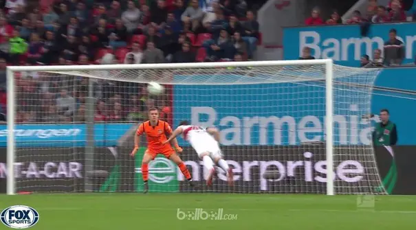 Bayer Leverkusen gagal masuk kembali ke zona Liga Champions setelah menyerah 0-1 dari Stuttgart dalam lanjutan Liga Jerman. Die We...