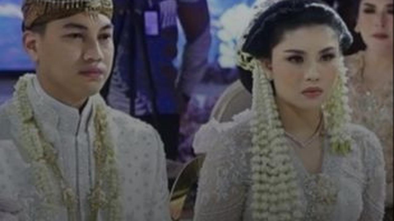 Debby Pramestya merupakan istri dari Iptu Nurul Farouq Fadillah. Keduanya telah melangsungkan pernikahan pada Minggu (2/7/2023) lalu.<br>