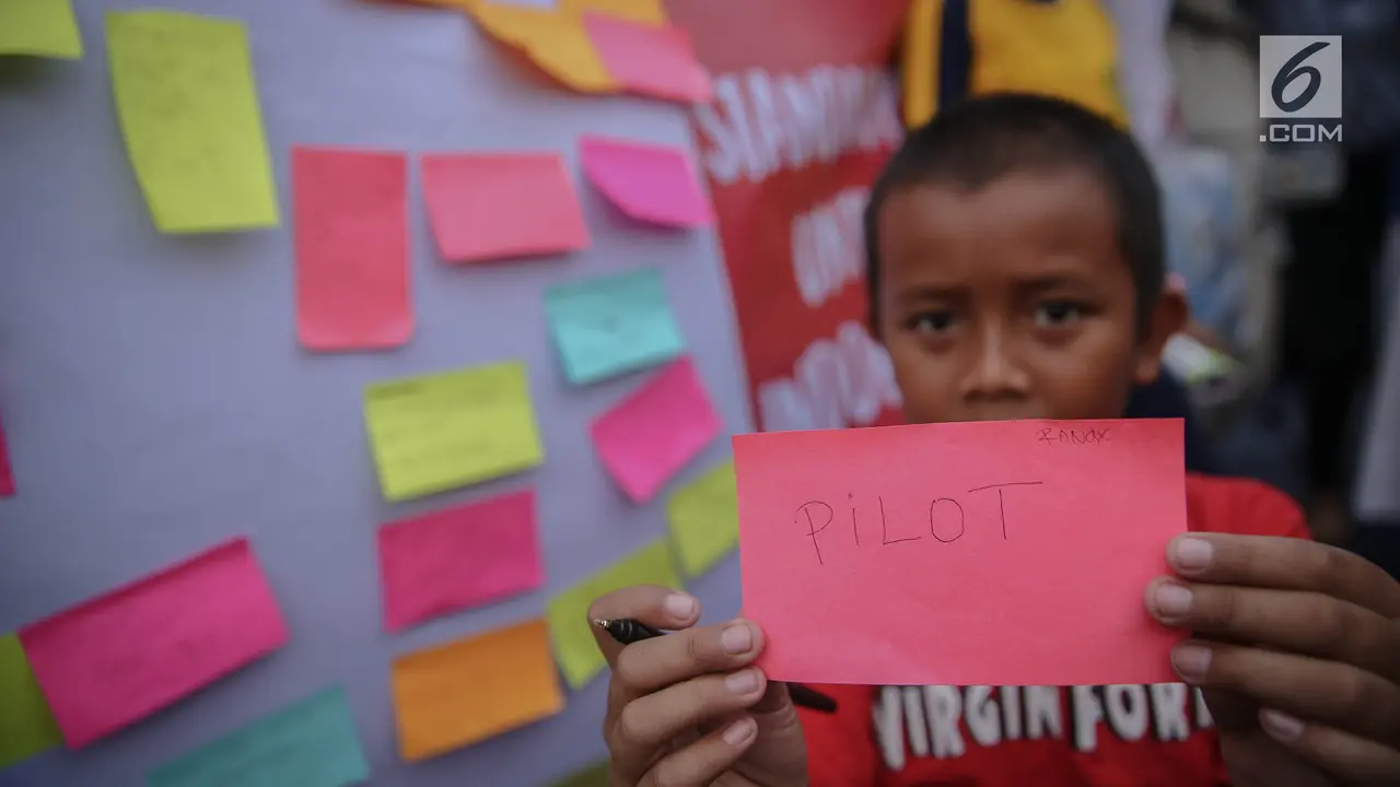 Lewat Secarik Kertas, Anak-Anak Pemulung Tuliskan Cita-Cita dan Harapan