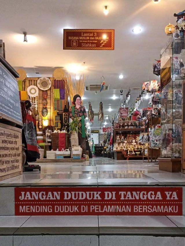 6 Peringatan di Tempat Umum Ini Malah Bikin Baper yang Baca