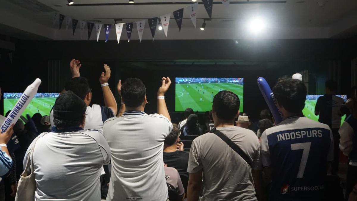 Dihadiri Gary Mabbutt, Meriahnya Nonton Bareng Manchester City vs Tottenham Hotspur