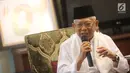 Cawapres nomor urut 01 Ma'ruf Amin berbicara kepada awak media saat Ngopi Bareng di kediamannya di Jalan Situbondo, Jakarta, Rabu (12/12). Menurut Ma'ruf Amin, saat ini merupakan tahapan pemanasan politik. (Merdeka.com/Arie Basuki)