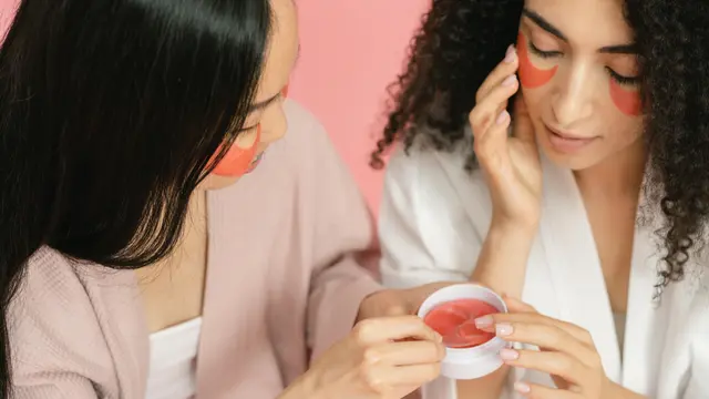 Alasan timbul kerutan di bawah mata