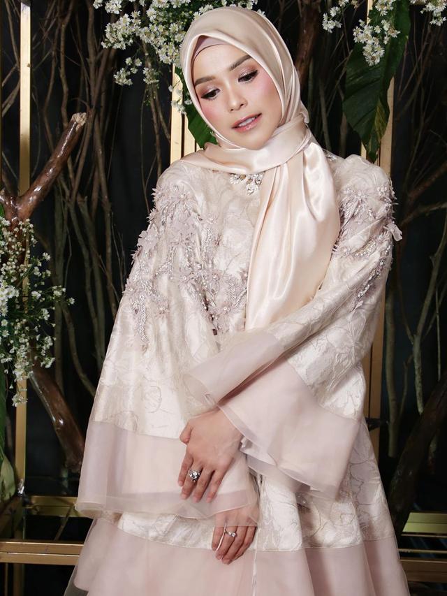 6 Fakta Metha Yunatria, Istri Uki Noah yang Cantik Berhijab