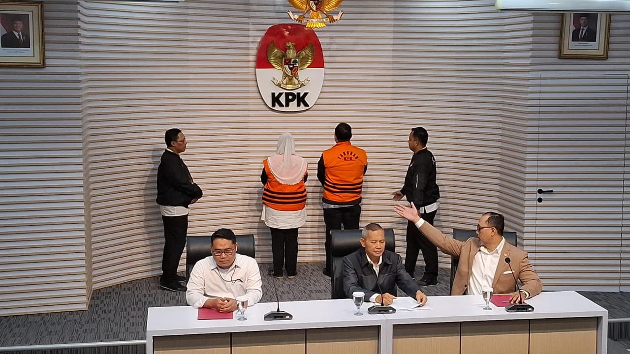 Tertunduk Pakai Rompi Oranye, Mbak Ita dan Suami Ditahan KPK Terkait Kasus Korupsi Pemkot Semarang