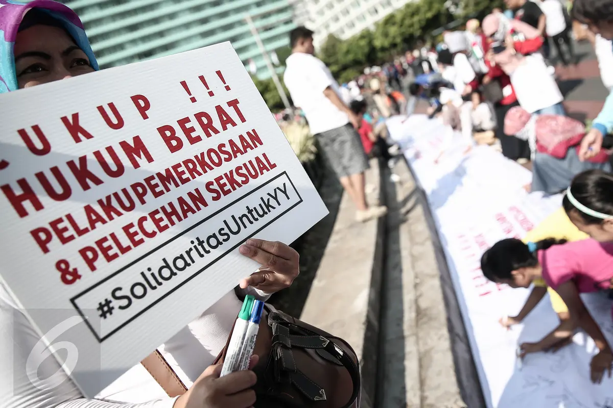 20160508-Di Sela CFD, Aktivis Gelar Aksi Solidaritas untuk Yuyun-Jakarta