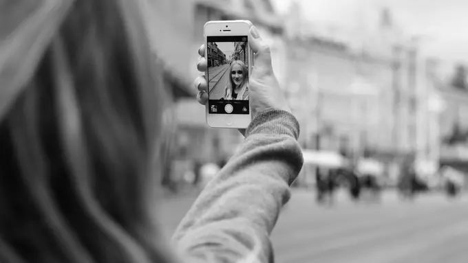 Tidak Berperasaan, Orang-orang Ini Narsis di Lokasi Musibah 