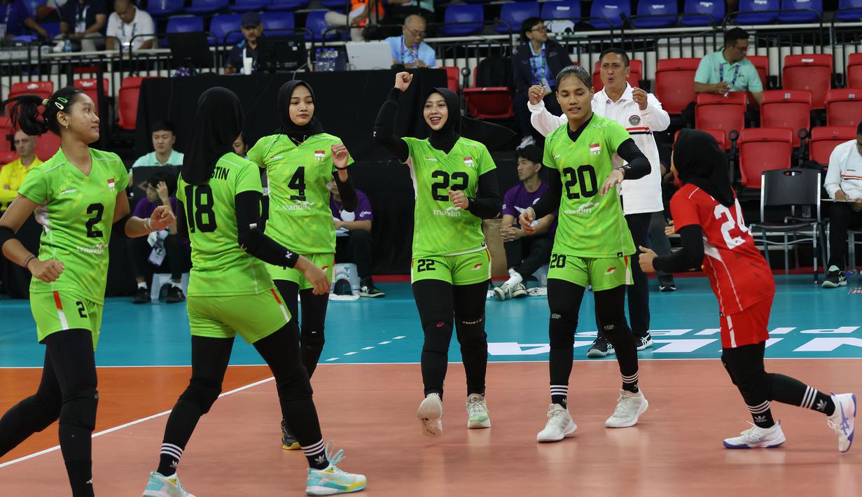 Timnas voli putri Indonesia mampu bangkit usai dikalahkan Hong Kong pada laga pertama dengan memetik kemenangan telak 3-0 () atas Singapura pada laga kedua Grup B AVC Challenge Cup 2024 di Rizal Memorial Coliseum, Manila, Filipina, Jumat (24/5/2024). Dengan hasil ini, Putri Agustin dkk yang mengemas satu kemenangan dan satu kekalahan dari dua laga sementara menempati posisi keempat Grup B di atas juru kunci Singapura. (Asian Volleyball Confederation)