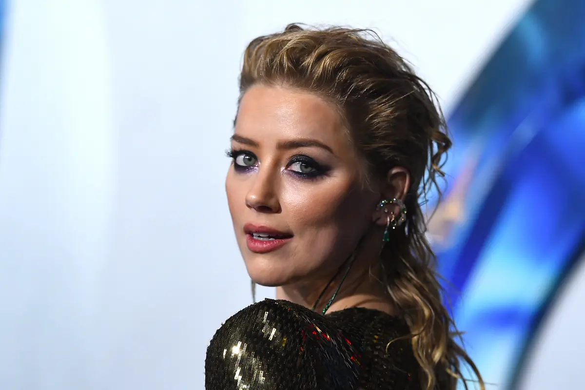 Amber Heard Pakai Gaun Seksi Menerawang di Pemutaran Film Aquaman
