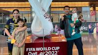 Ia bersama Raffi, Nagita dan Rafathar terbang ke Qatar untuk nonton Piala Dunia 2022. [Instagram @raffinagita1717]
