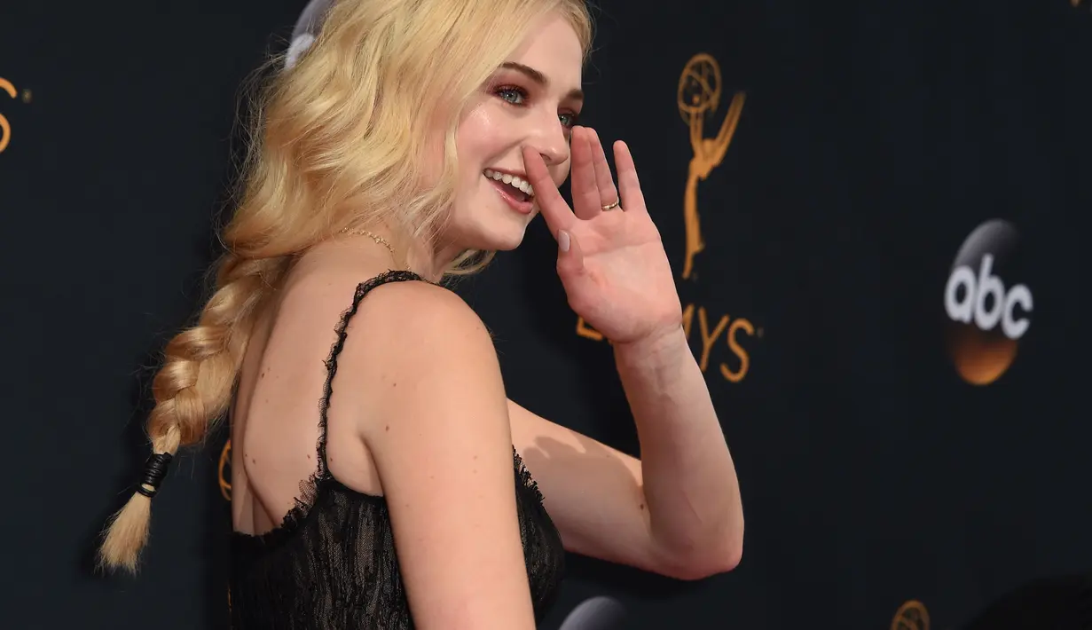 Sophie Turner memulai debut akting profesionalnya sebagai Sansa Stark di serial televisi fantasi HBO Game of Thrones dari tahun 2011 hingga sekarang. Serial inilah yang melambungkan namanya di panggung hiburan internasional (Kapanlagi/AFP)