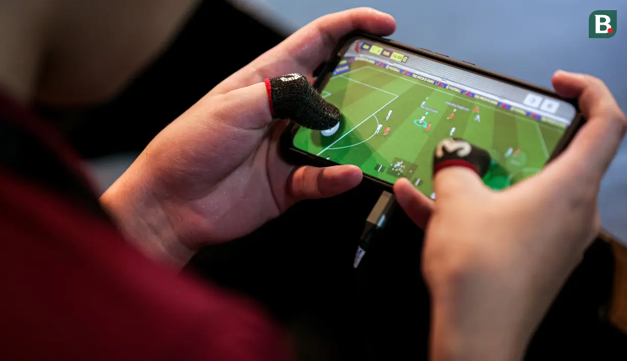 Tamilan layar pertandingan kategori mobile dalam seleksi nasional atau Indonesia National Qualifier FIFAe World Cup 2024 yang berlangsung di Point Arena, Jakarta Selatan, Sabtu (02/11/2024). (Bola.com/Bagaskara Lazuardi)