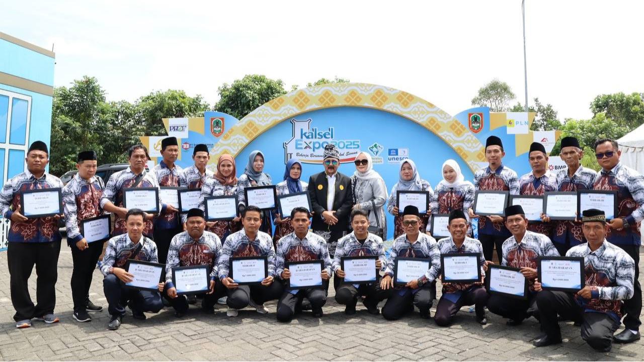 Gubernur Kalsel Berikan Penghargaan untuk Petani Berprestasi