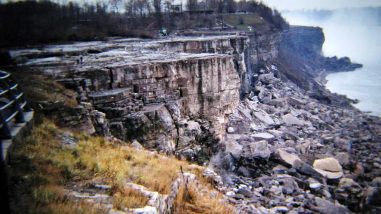 Air terjun Niagara di AS kering kerontang