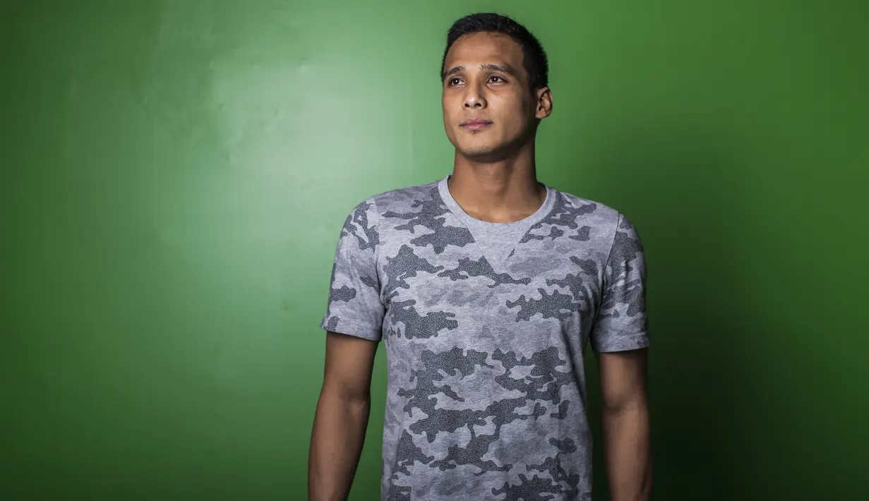Kiper Madura United, Muhammad Ridho, saat hadir pada Indonesian Soccer Awards 2019 di Studio Indosiar, Jakarta, Jumat (10/12). Acara ini diadakan oleh Indosiar bersama APPI. (Bola.com/Yoppy Renato)