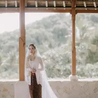 Pesona Bunga Citra Lestari dalam Balutan Kebaya Nasional