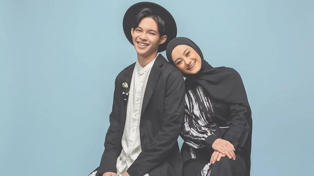 [Fimela] Rey Mbayang dan Dinda Hauw