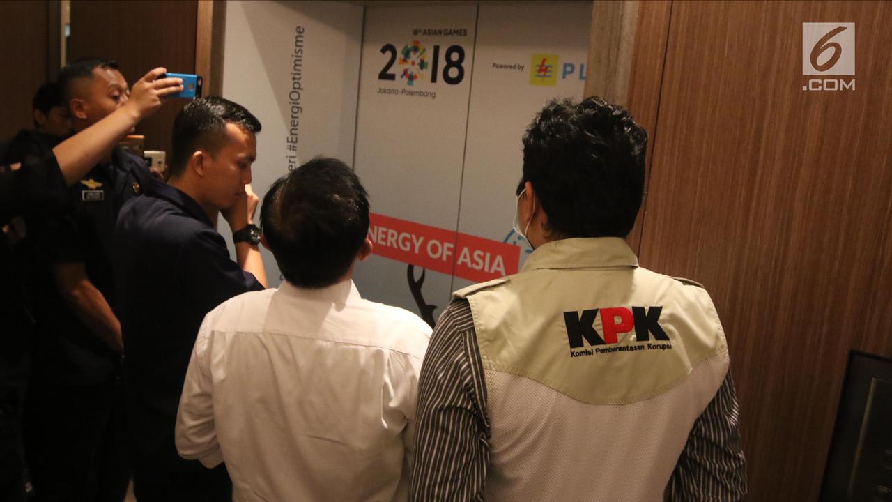 Bawa Tiga Koper, Petugas KPK Geledah Kantor PLN