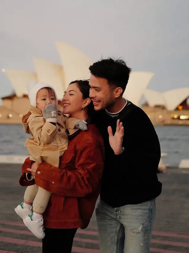 Jessica Mila Liburan Musim Dingin ke Sydney dan New Zealand Bersama Putri Serta Suaminya.