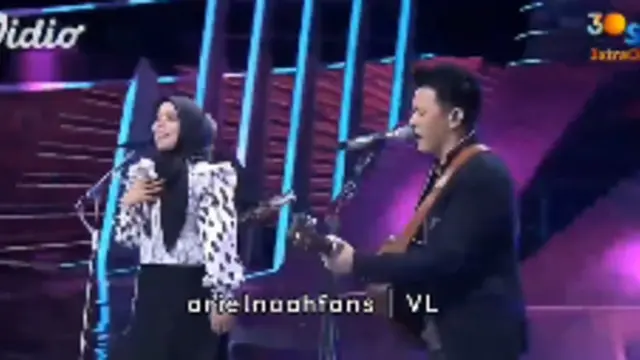 Ariel dan penyanyi perempuan