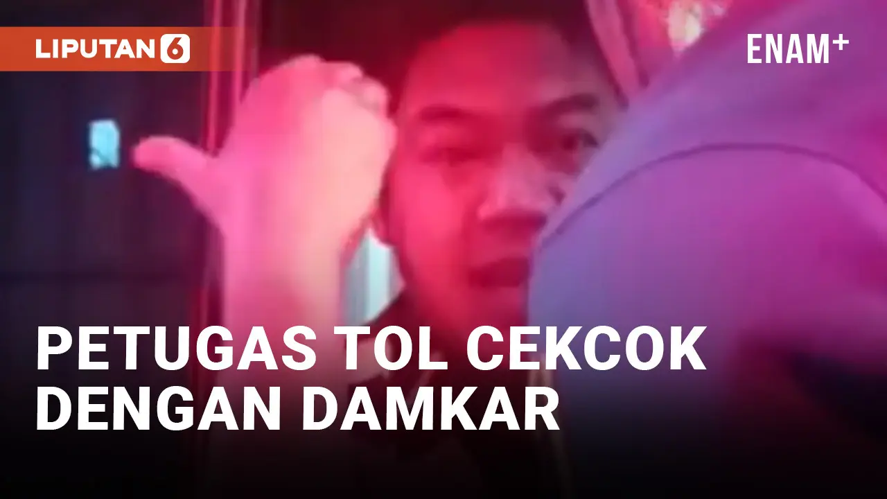 Petugas customer service Tol Jatiwarna tidak memperbolehkan mobil damkar melintas.