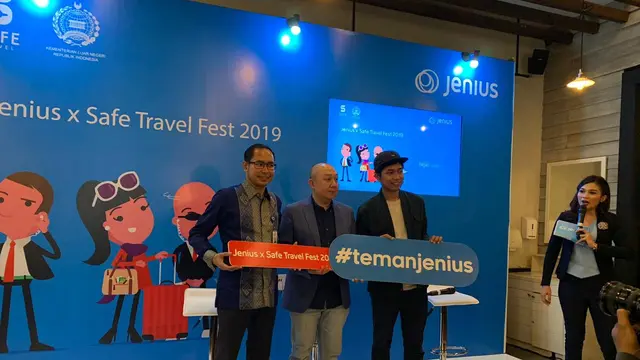 Direktur Perlindungan WNI Kemlu RI Judha Nugraha dan Head of Digital Banking Bank BTPN Irwan S Tisnabudi dalam acara pembukaan Safe Travel Fest 2019 di Kota Kasablanka, Kamis 28 November 2019 (Benedikta Miranti / Liputan6.com)