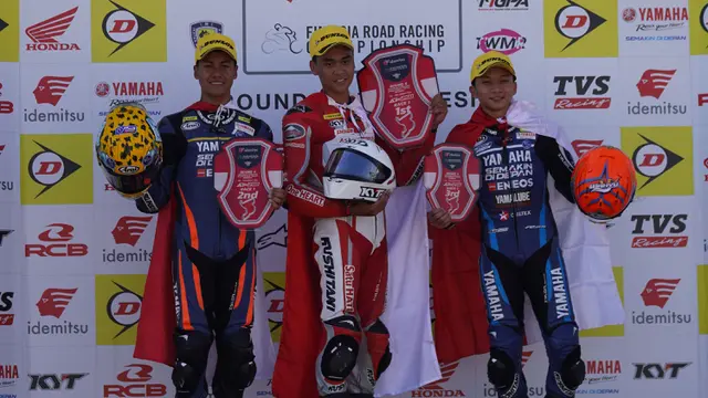 Foto: Aksi Local Pride Muda Bawa Honda dan Yamaha Kuasai Podium di Race 1 AP250 ARRC Mandalika 2023